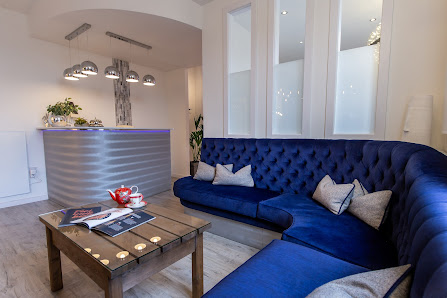 Unico Aesthetic Derby